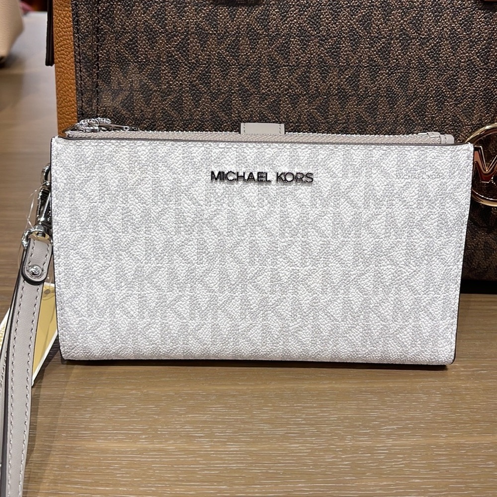 MICHAEL KORS LARGE DOUBLE ZIP WRISTLET 
Bright White - Picture 16 of 16
